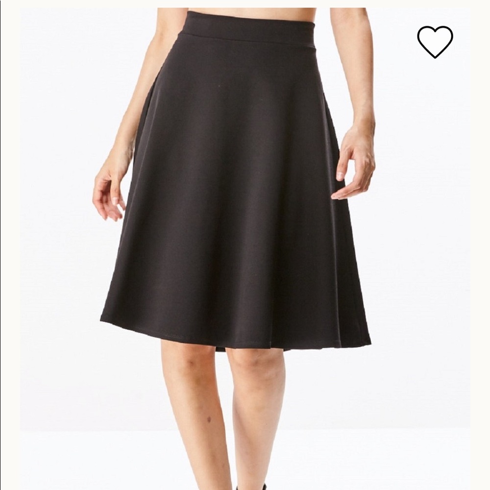 😎3 for $45 Black Midi Skirt